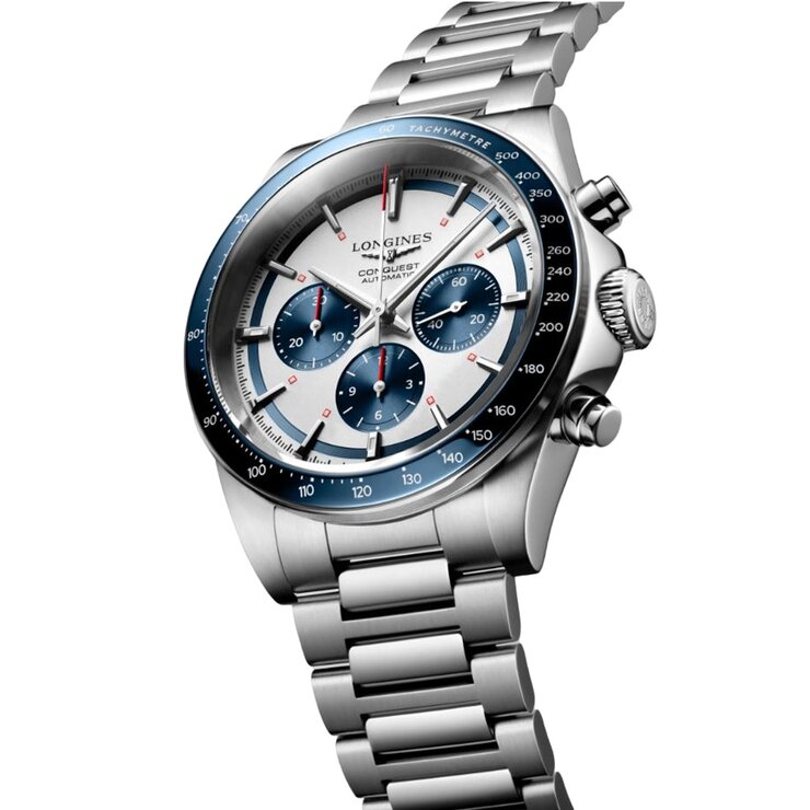 Longines horloge met een kast in staal, met een wijzerplaat in het zilver en een diameter van 42 mm