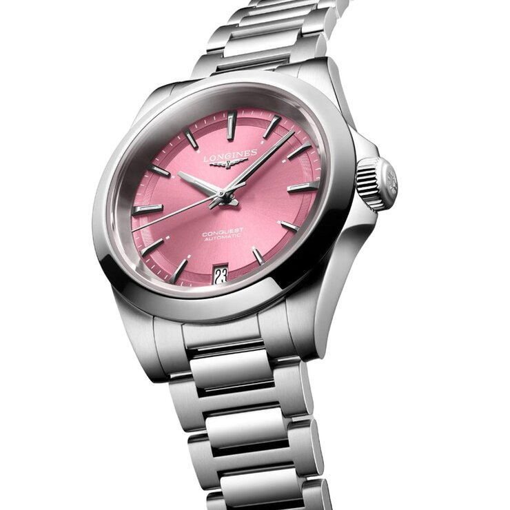 Longines horloge met een kast in staal, met een wijzerplaat in het roze en een diameter van 34 mm