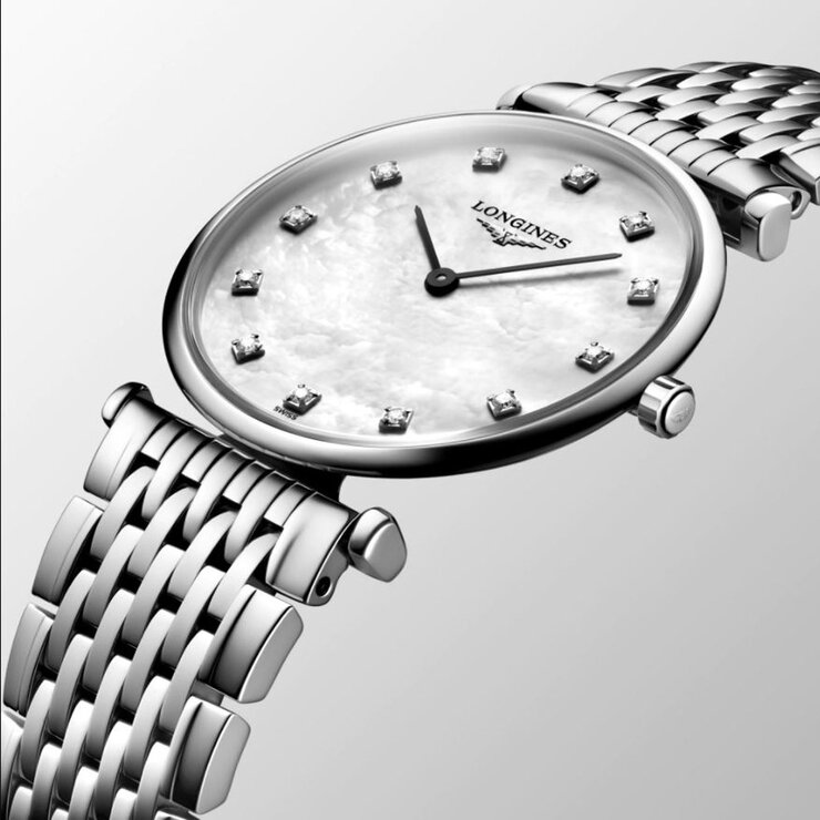 montre Longines avec un boîtier en acier, un cadran nacre avec brillant et un diamètre de 29