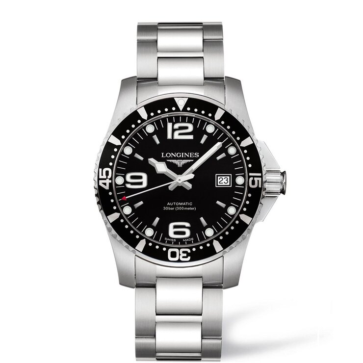 montre Longines avec un boîtier en acier, un cadran noir et un diamètre de 41