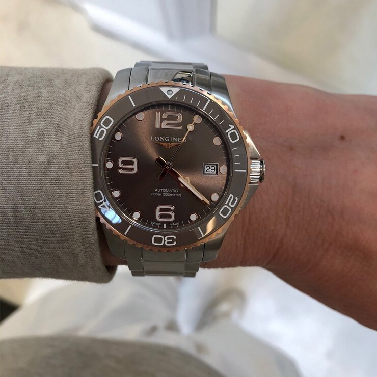 Longines horloge met een kast in staal, met een wijzerplaat in het grijs en een diameter van 39