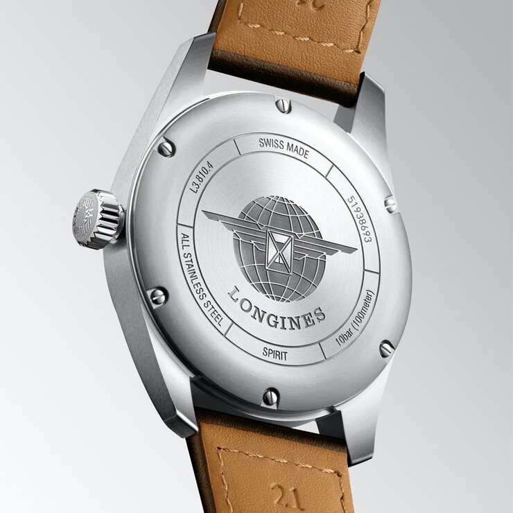montre Longines avec un boîtier en acier, un cadran noir et un diamètre de 40