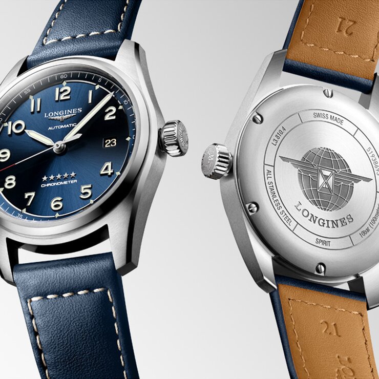 Longines horloge met een kast in staal, met een wijzerplaat in het blauw en een diameter van 40