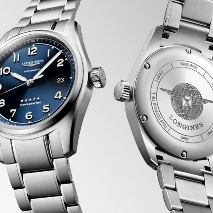 montre Longines avec un boîtier en acier, un cadran bleu et un diamètre de 40