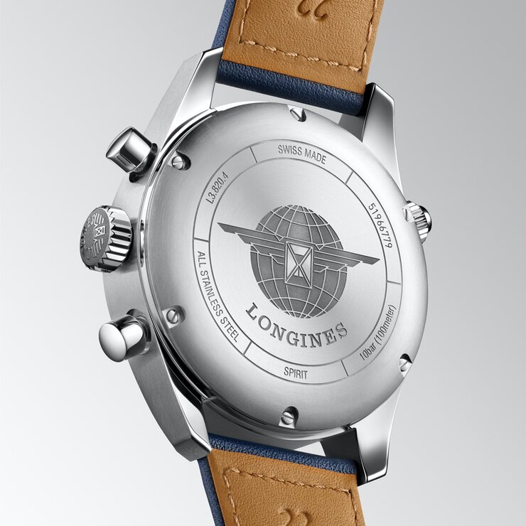 montre Longines avec un boîtier en acier, un cadran bleu et un diamètre de 42