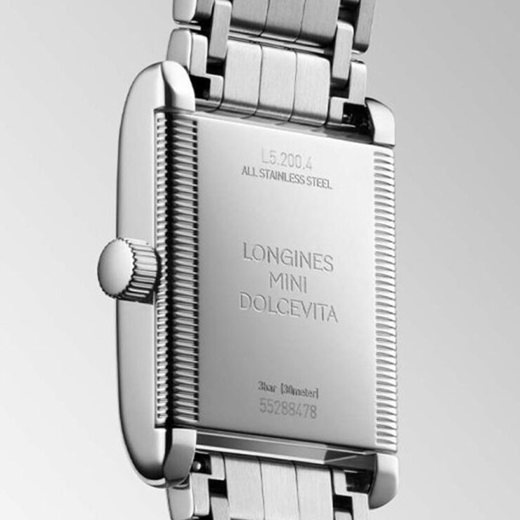 montre Longines avec un boîtier en acier et un cadran argent