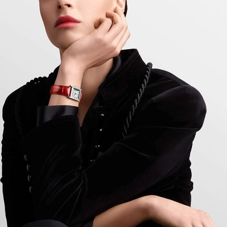 Longines horloge met een kast in staal en een wijzerplaat in het zilver