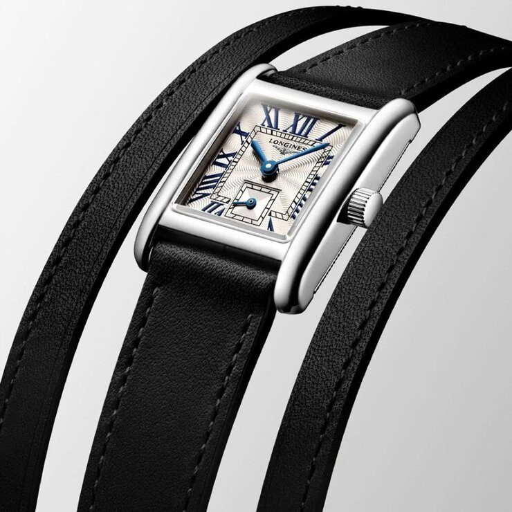 Longines horloge met een kast in staal en een wijzerplaat in het zilver