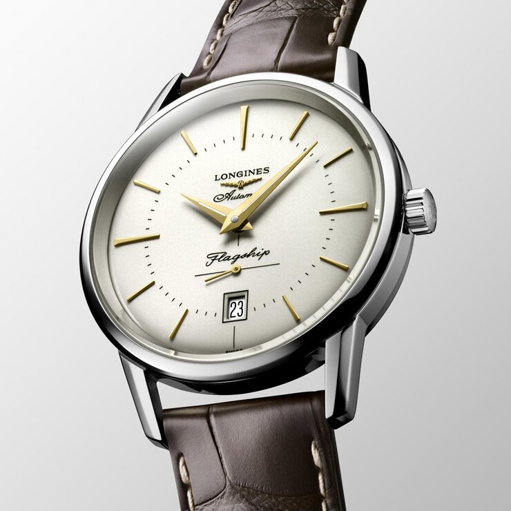 Longines horloge met een kast in staal, met een wijzerplaat in het beige en een diameter van 38.5 mm