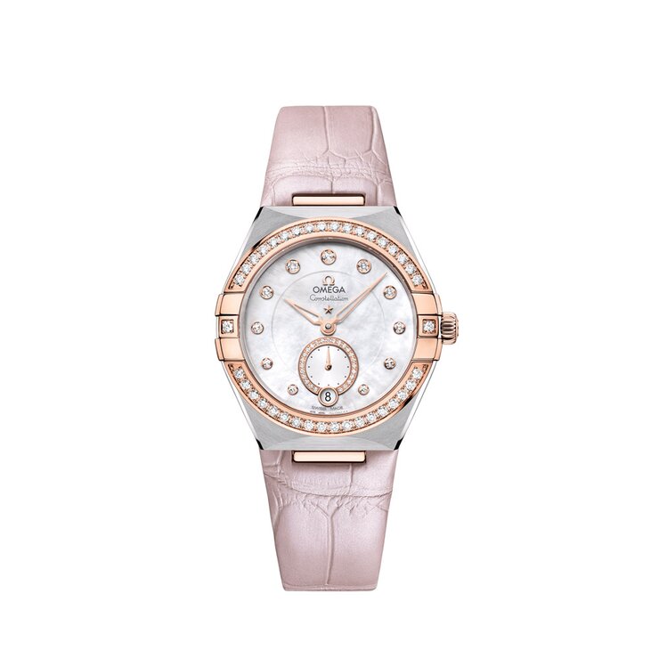 Omega horloge met een kast in rosé goud op staal, met een wijzerplaat in het wit met  briljant en een diameter van 34