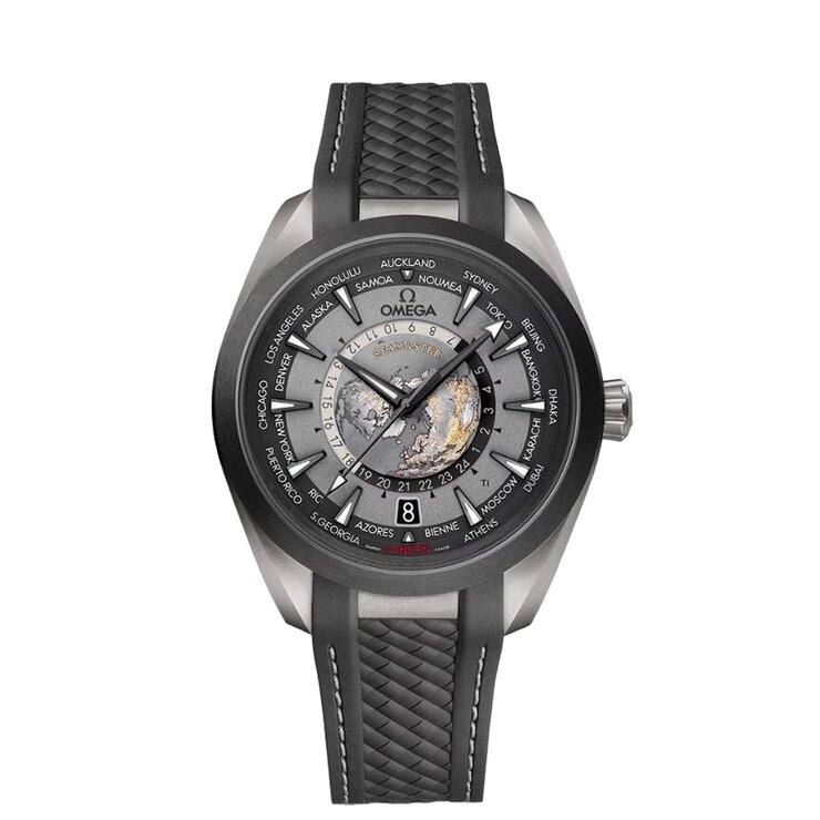 Omega horloge met een kast in titanium, met een wijzerplaat in het grijs en een diameter van 43