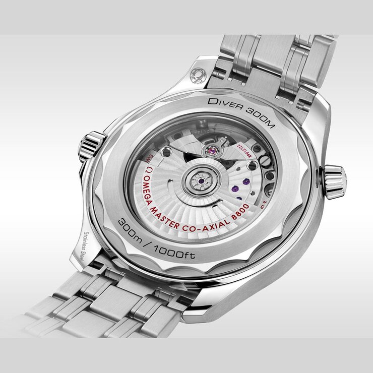 Omega horloge met een kast in staal, met een wijzerplaat in het blauw en een diameter van 42