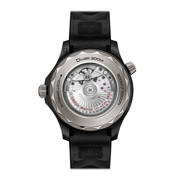 Omega horloge met een kast in keramiek, met een wijzerplaat in het zwart en een diameter van 43,5