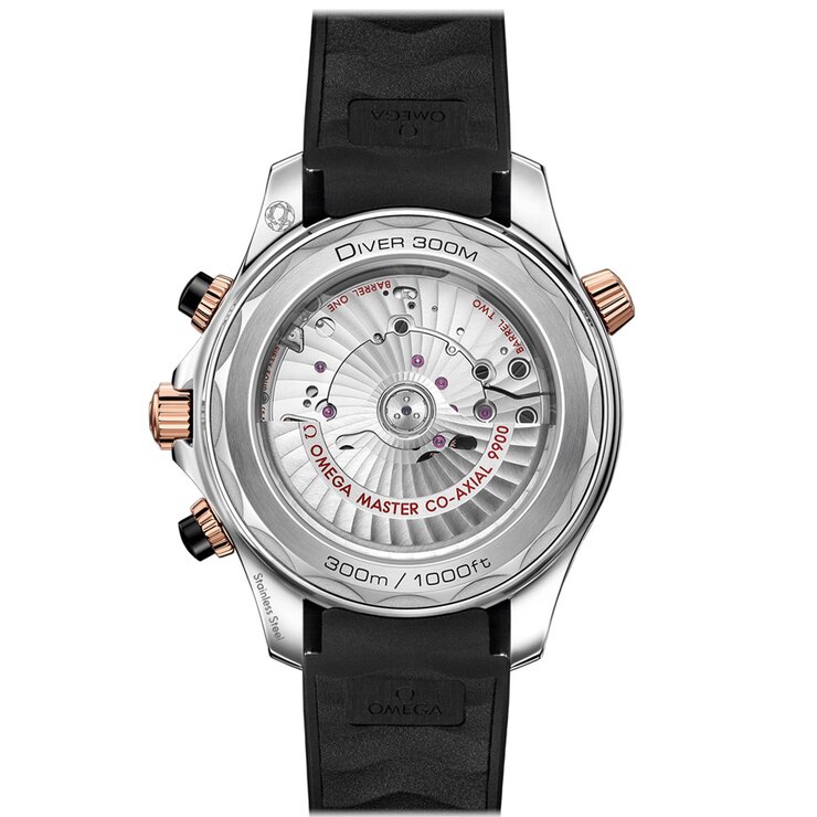 Omega horloge met een kast in staal, met een wijzerplaat in het zwart en een diameter van 44