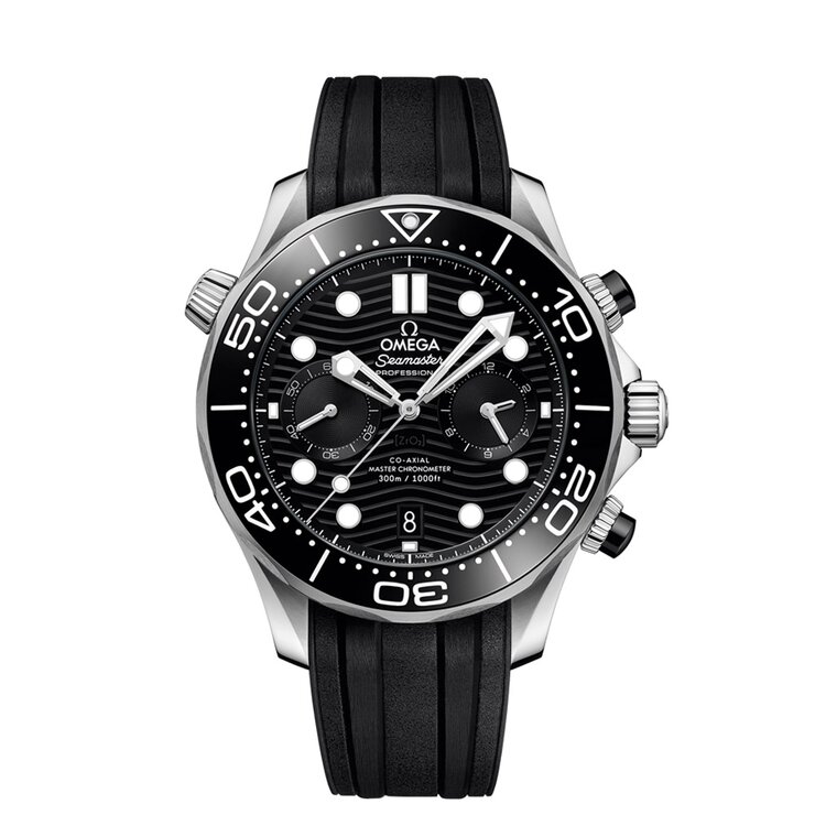 montre Omega avec un boîtier en acier, un cadran noir et un diamètre de 44