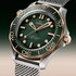 Omega horloge met een kast in bronsgoud 9kt op titanium, met een wijzerplaat in het groen en een diameter van 42 - thumb