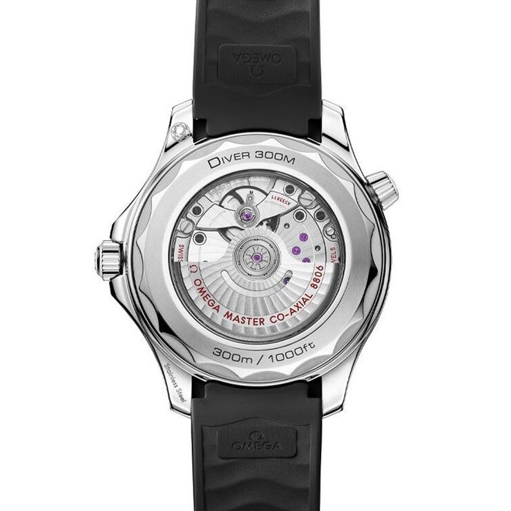 Omega horloge met een kast in staal, met een wijzerplaat in het zwart en een diameter van 42