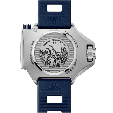 Omega horloge met een kast in staal, met een wijzerplaat in het blauw en een diameter van 55 x 45 mm
