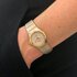 Omega horloge met een kast in geel goud op staal, met een wijzerplaat in het parelmoer met  briljant en een diameter van 28 mm - thumb