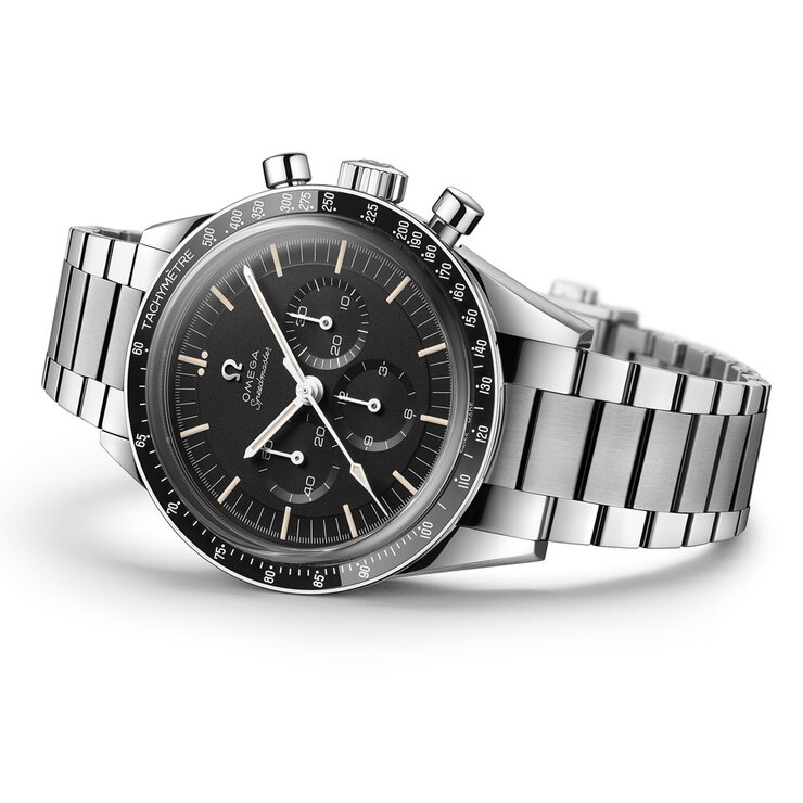 Omega horloge met een kast in staal, met een wijzerplaat in het zwart en een diameter van 39,7