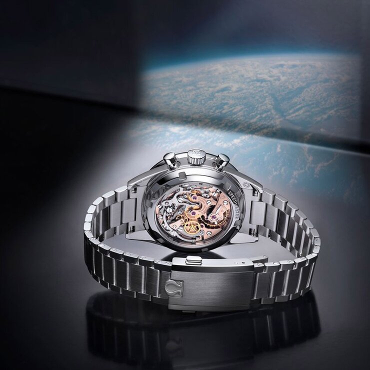 Omega horloge met een kast in staal, met een wijzerplaat in het zwart en een diameter van 39,7