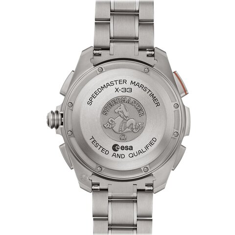 Omega horloge met een kast in titanium, met een wijzerplaat in het zwart en een diameter van 45 mm