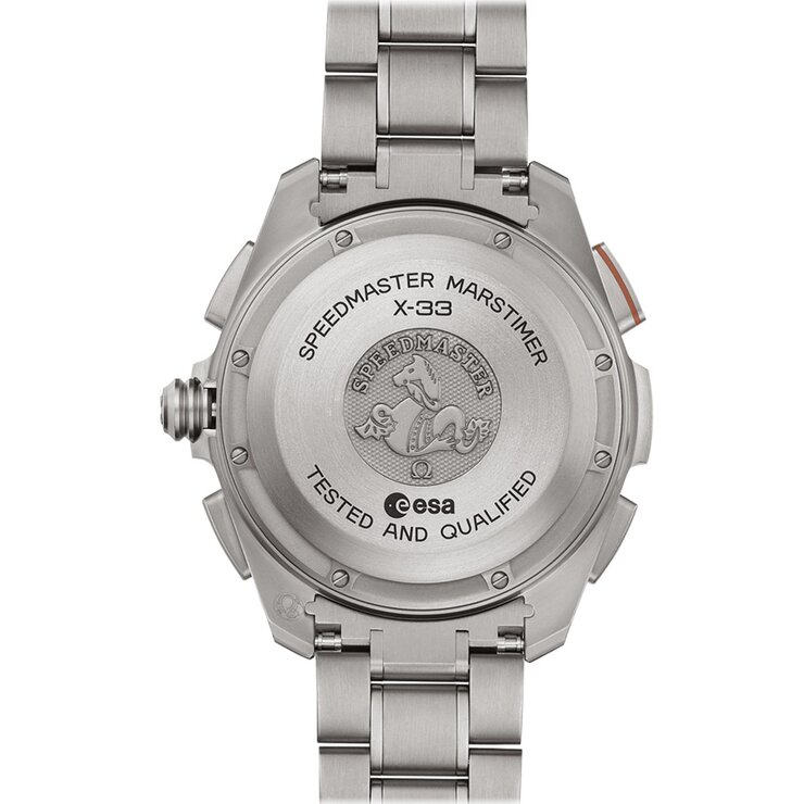 Omega horloge met een kast in titanium, met een wijzerplaat in het zwart en een diameter van 45 mm