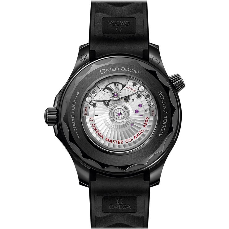 Omega horloge met een kast in keramiek, met een wijzerplaat in het zwart en een diameter van 43,5