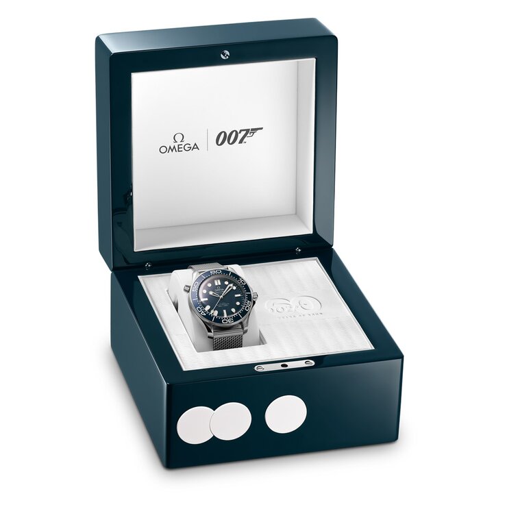 Omega horloge met een kast in staal, met een wijzerplaat in het blauw en een diameter van 42 mm