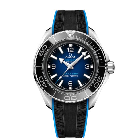 montre Omega avec un boîtier en acier, un cadran bleu et un diamètre de 45.5 mm