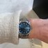 Omega horloge met een kast in staal, met een wijzerplaat in het blauw en een diameter van 34 - thumb