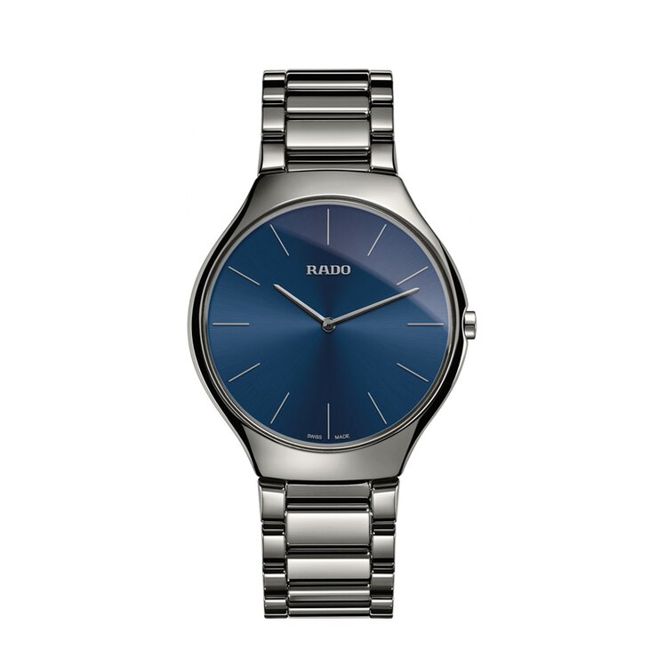 montre Rado avec un boîtier en céramique, un cadran bleu et un diamètre de 39