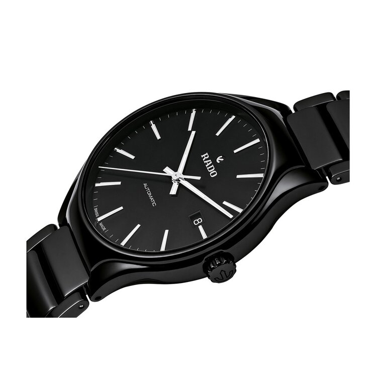 montre Rado avec un boîtier en acier, un cadran noir et un diamètre de 40