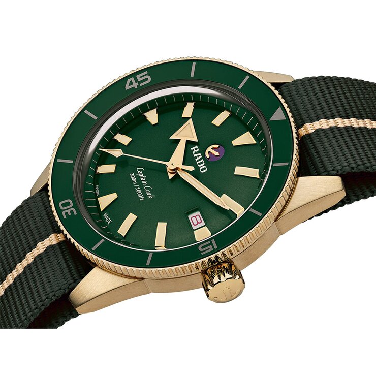 montre Rado avec un boîtier en bronze, un cadran vert et un diamètre de 42 mm