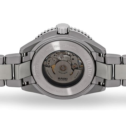 Rado horloge met een kast in keramiek, met een wijzerplaat in het zwart en een diameter van 43 mm