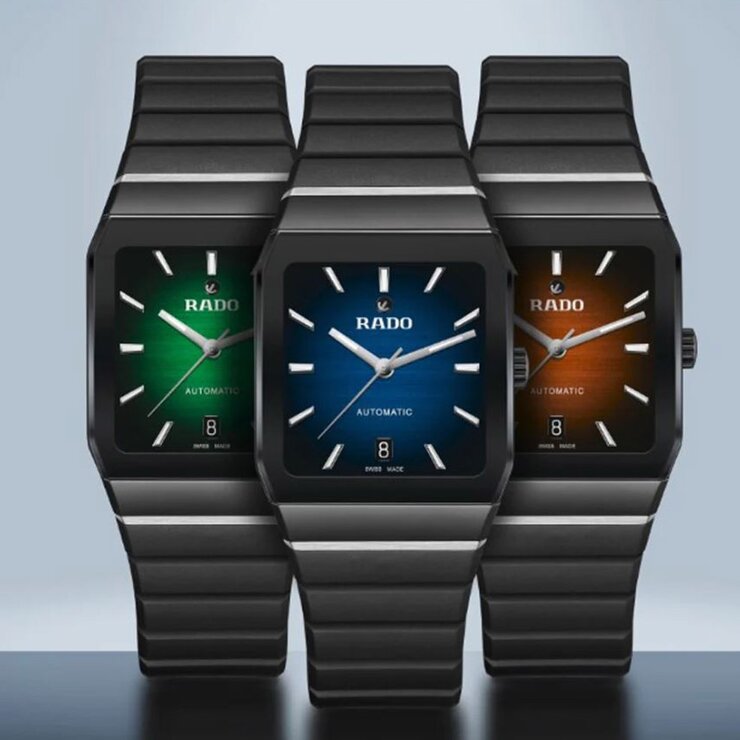 Rado horloge met een kast in keramiek en een wijzerplaat in het blauw