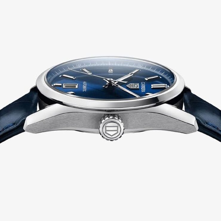 TAG Heuer horloge met een kast in staal, met een wijzerplaat in het blauw en een diameter van 39