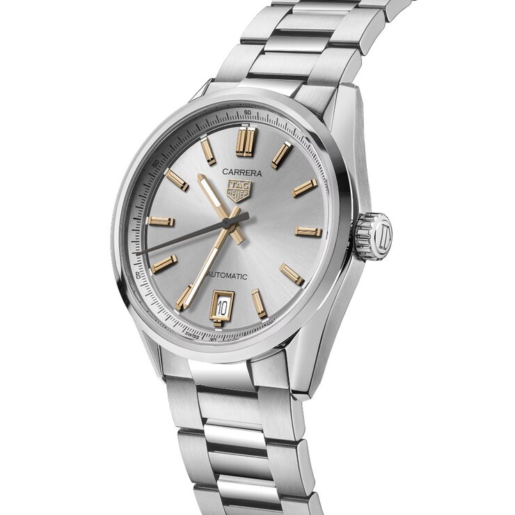 montre TAG Heuer avec un boîtier en acier, un cadran argent et un diamètre de 36