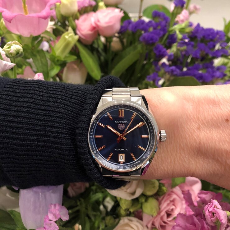 TAG Heuer horloge met een kast in staal, met een wijzerplaat in het blauw en een diameter van 36 mm