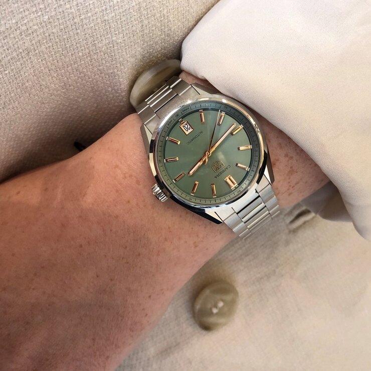 TAG Heuer horloge met een kast in staal, met een wijzerplaat in het groen en een diameter van 36