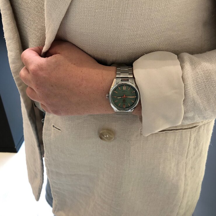 TAG Heuer horloge met een kast in staal, met een wijzerplaat in het groen en een diameter van 36