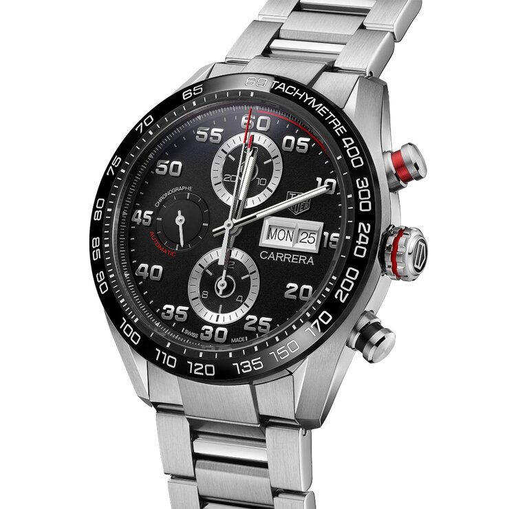 TAG Heuer horloge met een kast in staal, met een wijzerplaat in het zwart en een diameter van 44