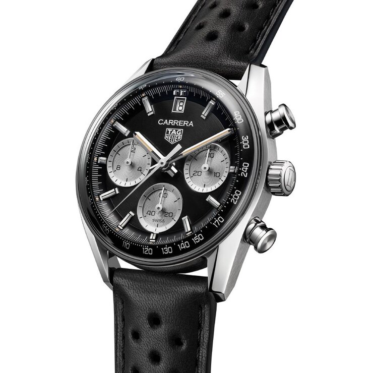 TAG Heuer horloge met een kast in staal, met een wijzerplaat in het zwart en een diameter van 39