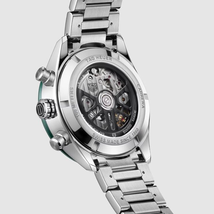montre TAG Heuer avec un boîtier en acier, un cadran vert et un diamètre de 44 mm