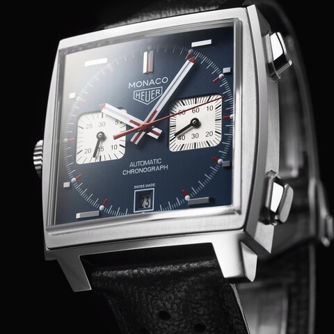 TAG Heuer horloge met een kast in staal, met een wijzerplaat in het blauw en een diameter van 39 mm