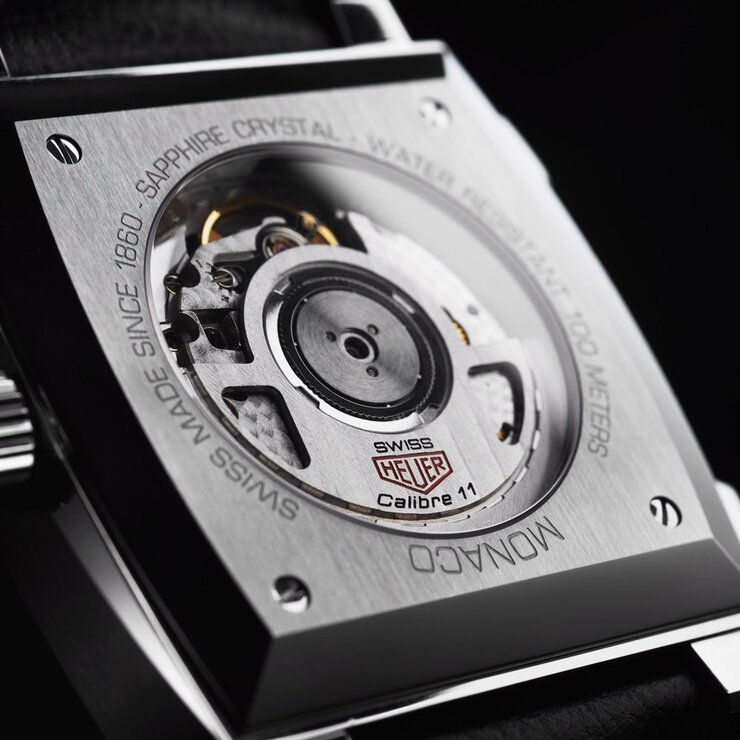 TAG Heuer horloge met een kast in staal, met een wijzerplaat in het blauw en een diameter van 39