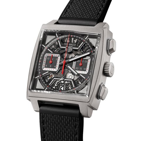 TAG Heuer horloge met een kast in titanium, met een wijzerplaat in het grijs en een diameter van 39 mm