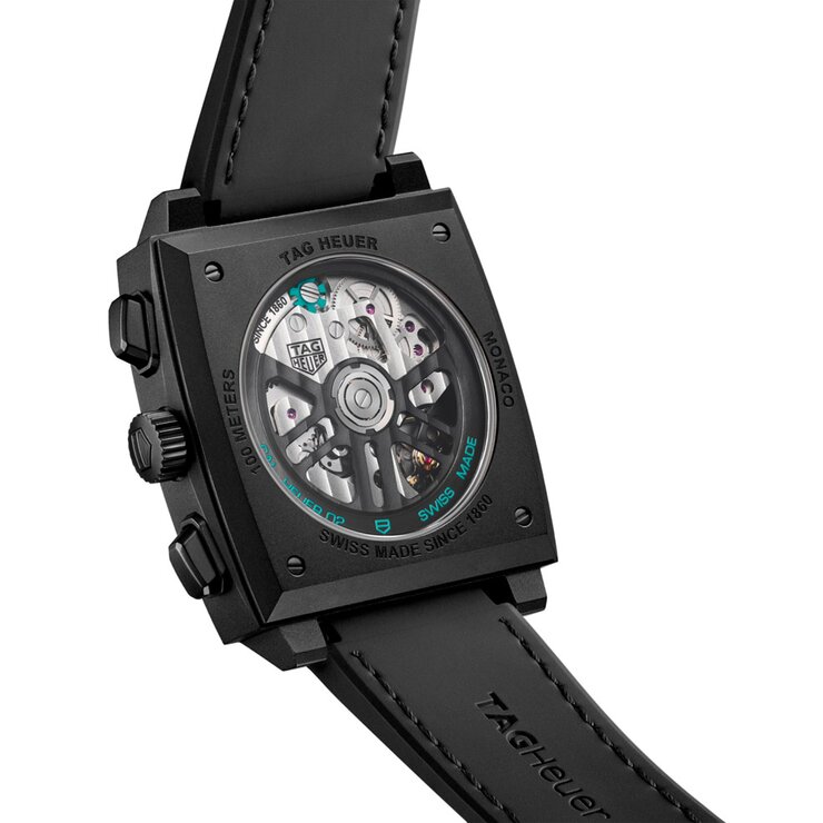TAG Heuer horloge met een kast in titanium, met een wijzerplaat in het zwart en een diameter van 39