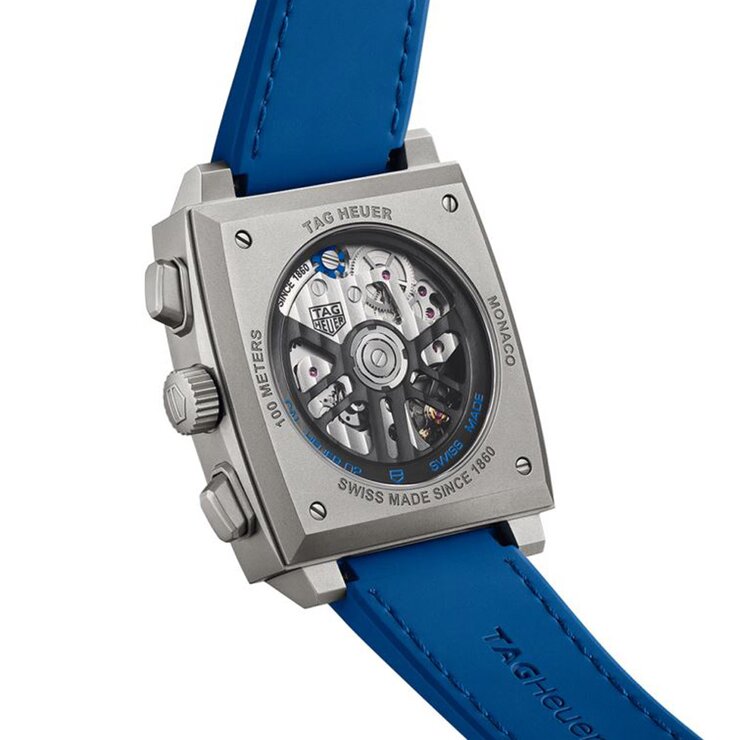 TAG Heuer horloge met een kast in titanium, met een wijzerplaat in het grijs en een diameter van 39 mm
