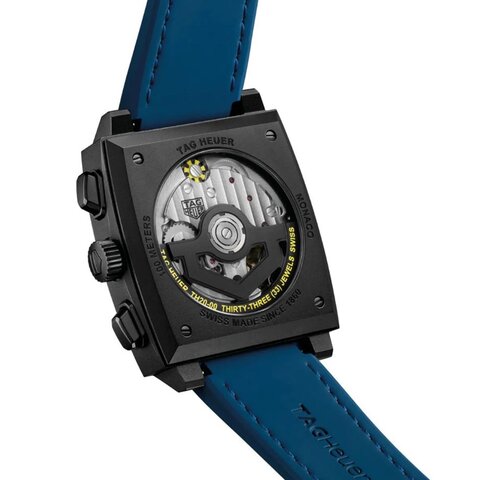 TAG Heuer horloge met een kast in titanium, met een wijzerplaat in het zwart en een diameter van 39 mm